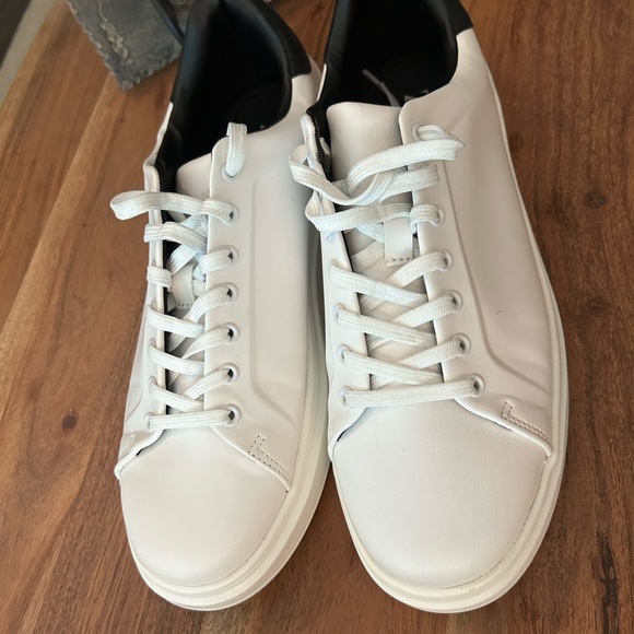 ZARA Men’s white with blue detailing shoes - Picture 4 of 5